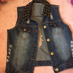 Cute denim ripped sleeveless jean jacket